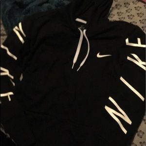 ✔️NIKE BLACK HOODIE SIZE SMALL✔️